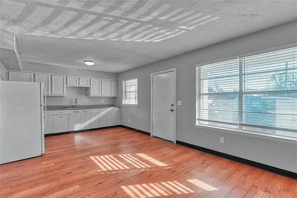 2707 Nw 36th St - Photo 2 of 5