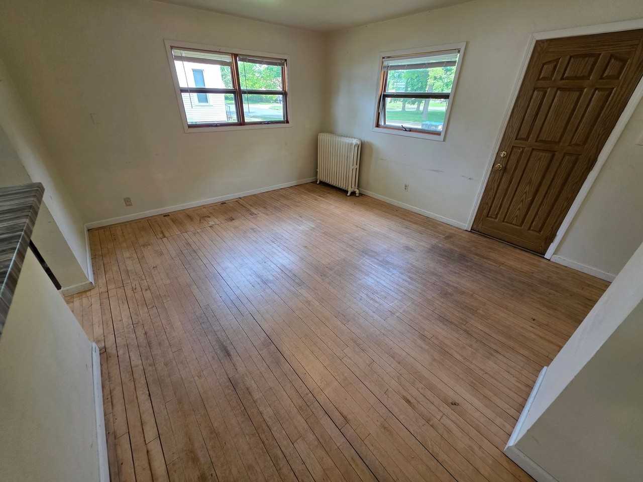 633 Hudson St - Photo 6 of 18