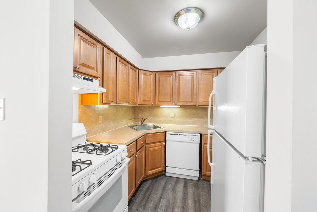 The Yorklyn Apartments and Townhomes - Photo 5 of 28