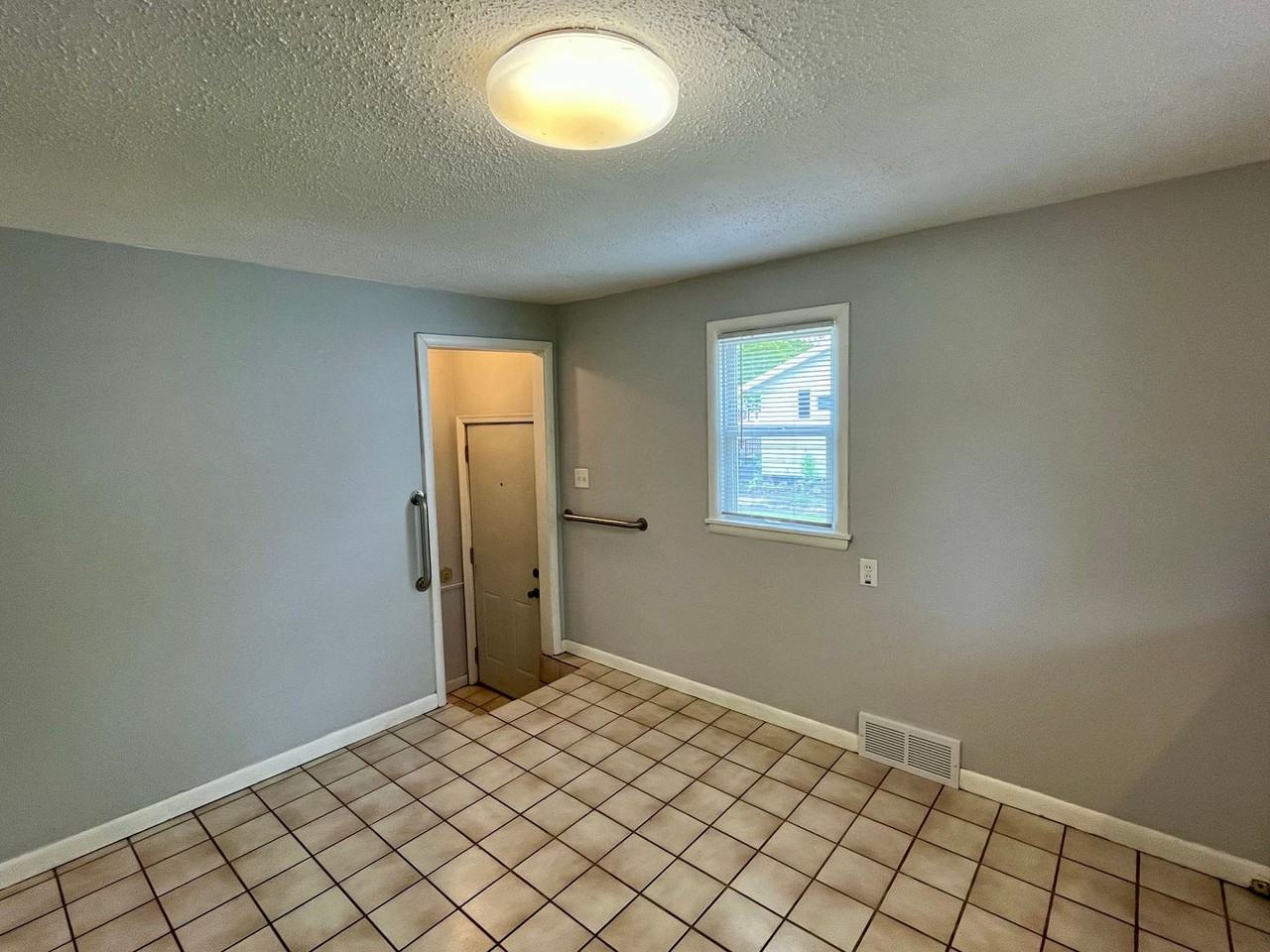 1203 Plumer St - Photo 3 of 16