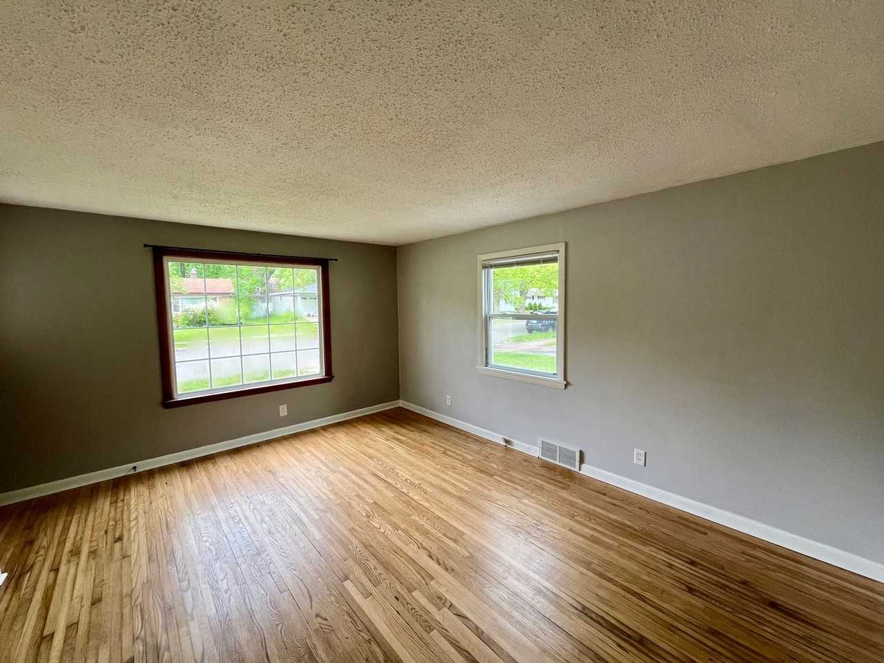 1203 Plumer St - Photo 4 of 16