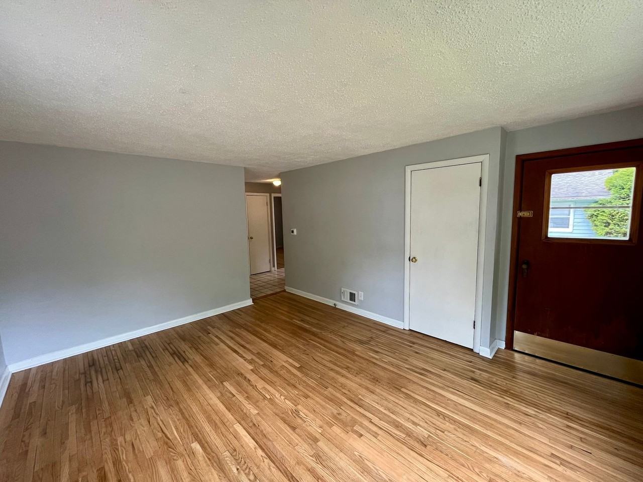 1203 Plumer St - Photo 5 of 16