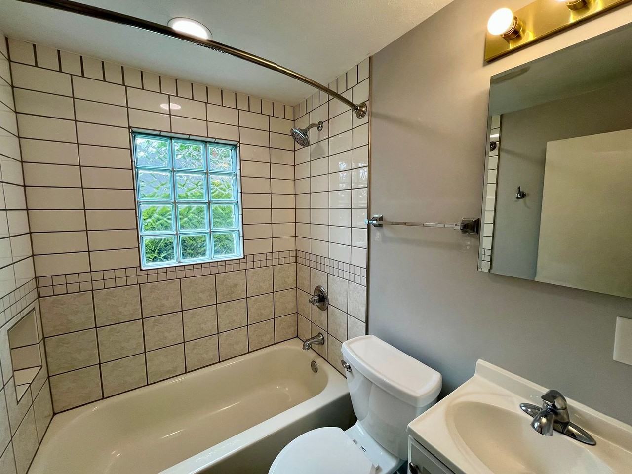 1203 Plumer St - Photo 6 of 16