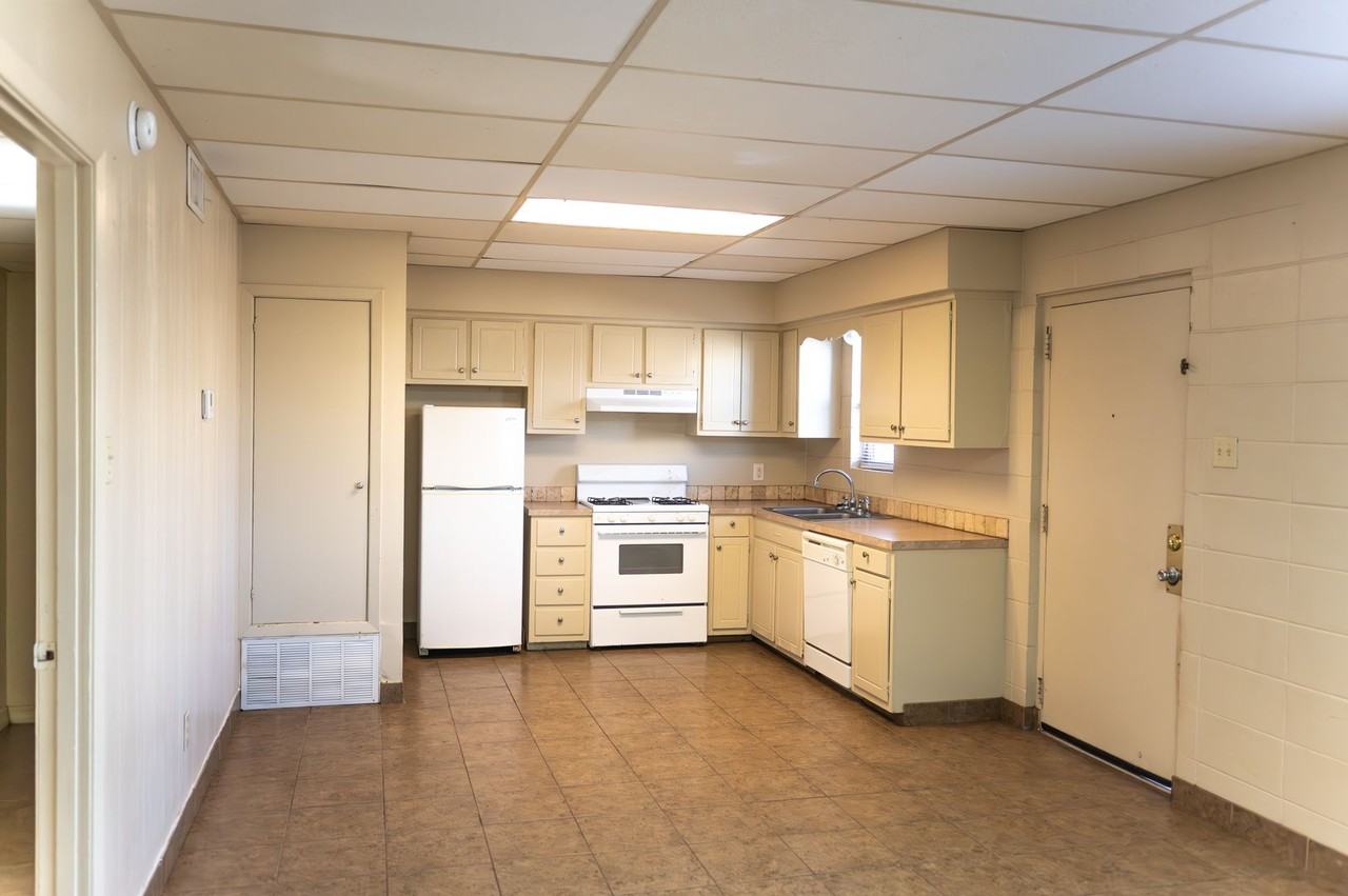 700 Gilman St - Photo 3 of 10