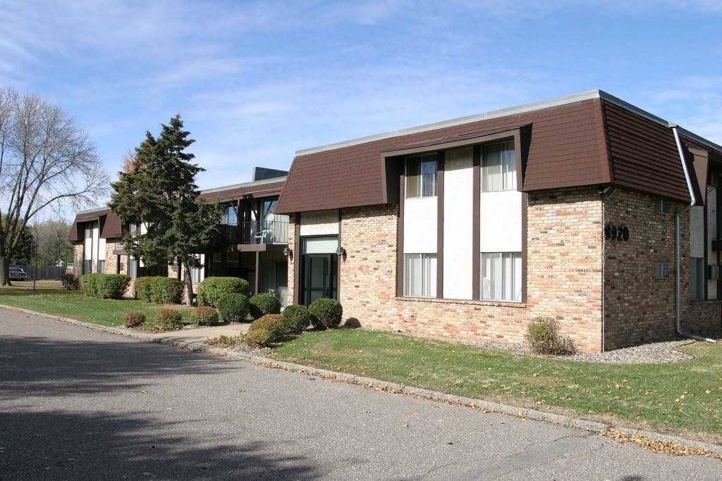 Cedar Court West - Photo 3 of 36