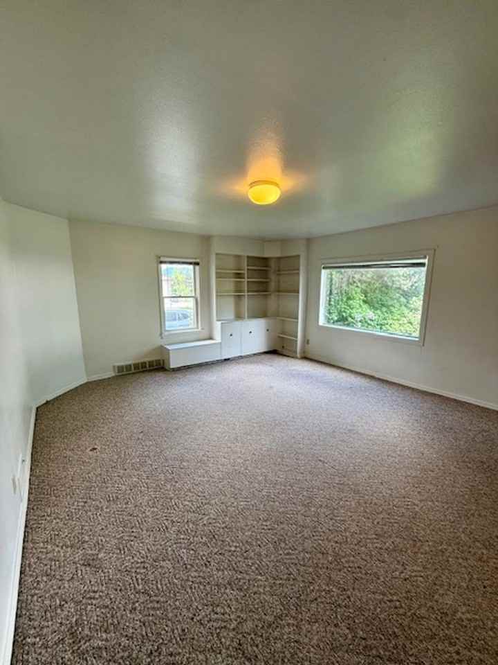 609 S 9th Ave - Photo 2 of 30
