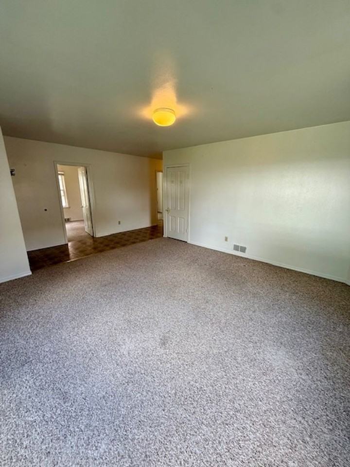 609 S 9th Ave - Photo 4 of 30