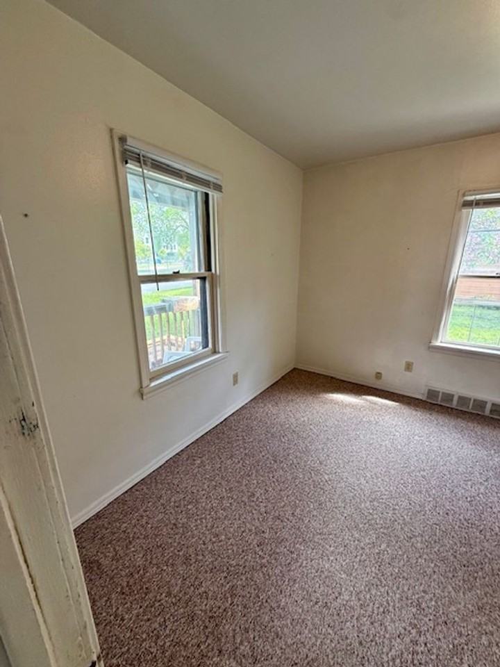 609 S 9th Ave - Photo 6 of 30
