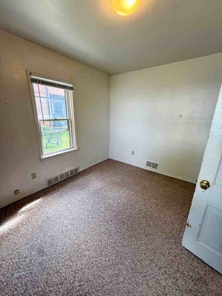 609 S 9th Ave - Photo 7 of 30