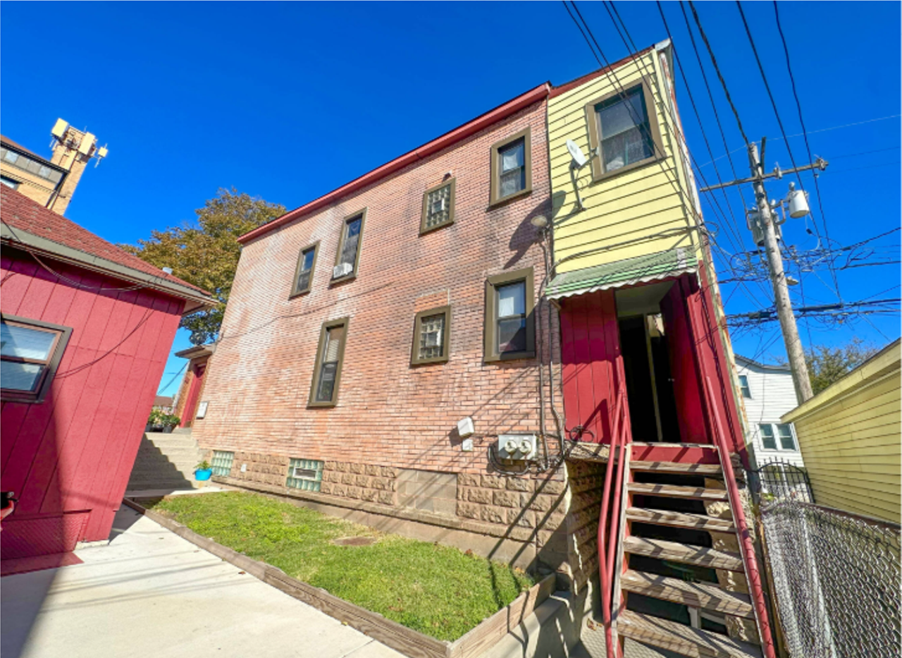 10401 S Ewing Ave - Photo 2 of 3