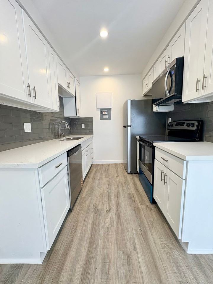 Peerless Apartments - Photo 6 of 50