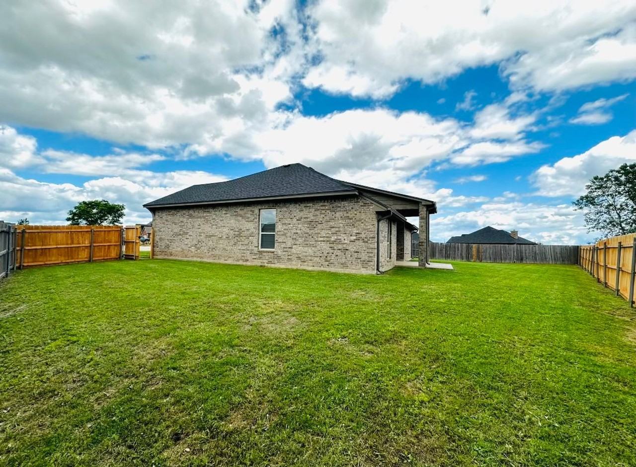 7904 Sw Powell Ct - Photo 2 of 26