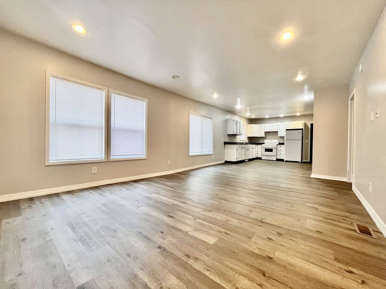920 Emerson Ave - Photo 2 of 20