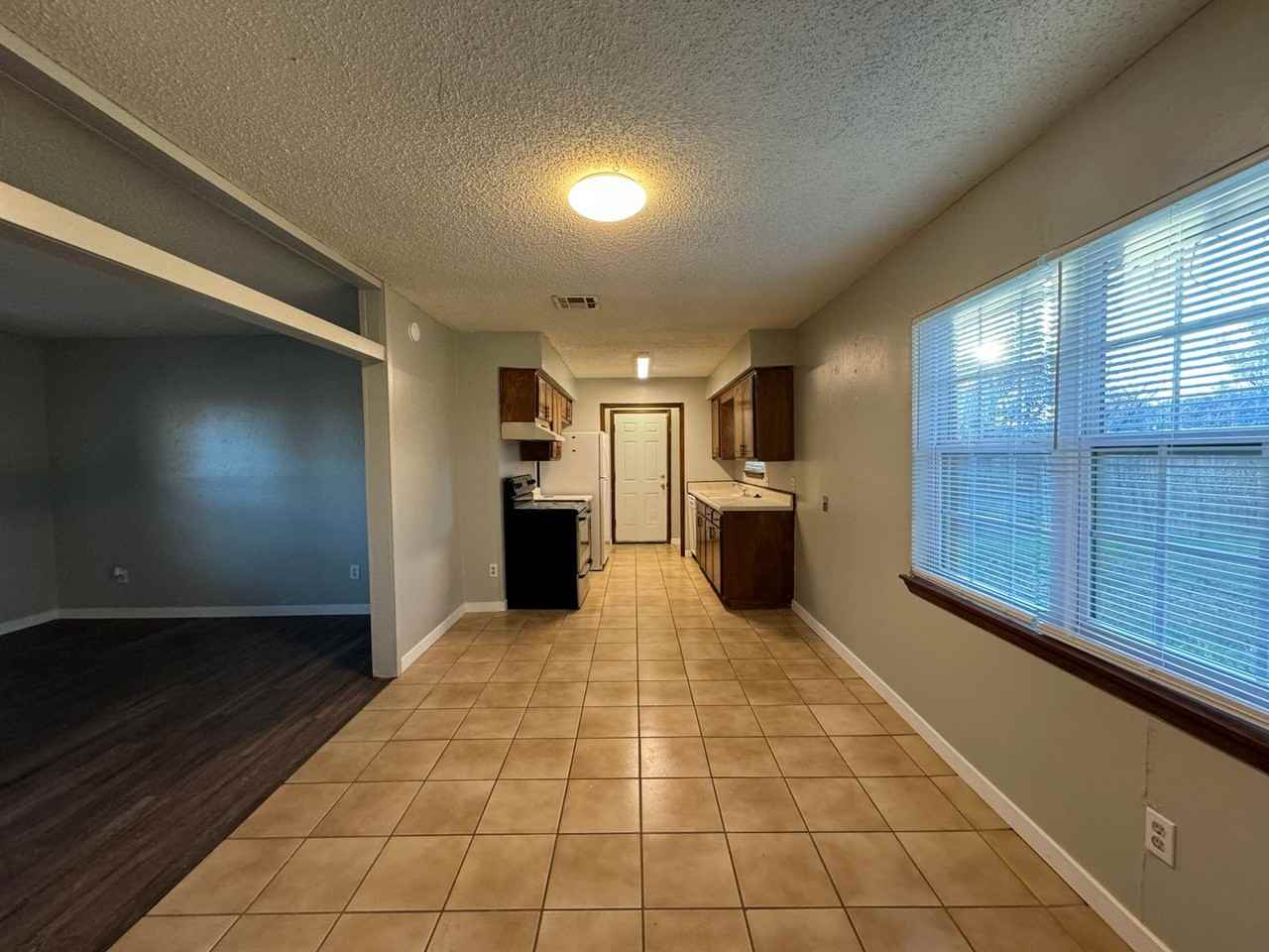 3308 Gwendolyn Ln - Photo 5 of 13