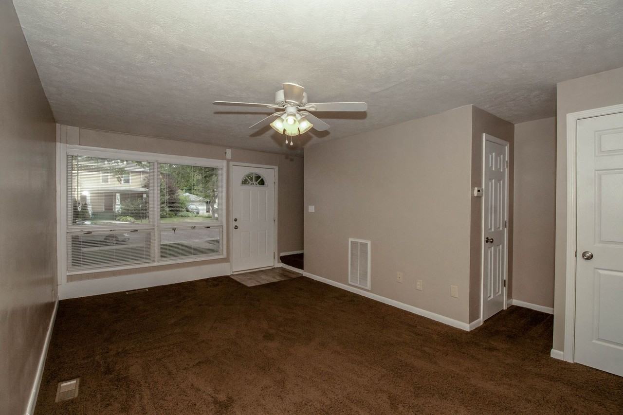 201 Davis - Photo 2 of 16