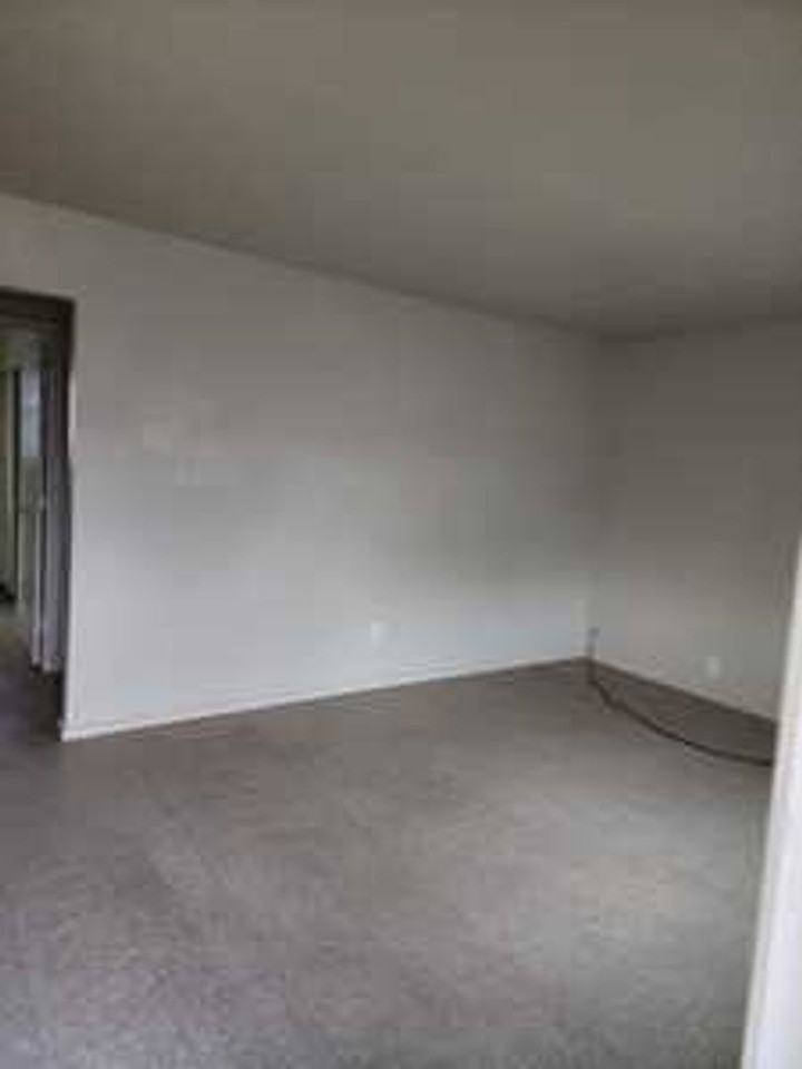 627 Leon Avenue - Photo 2 of 15