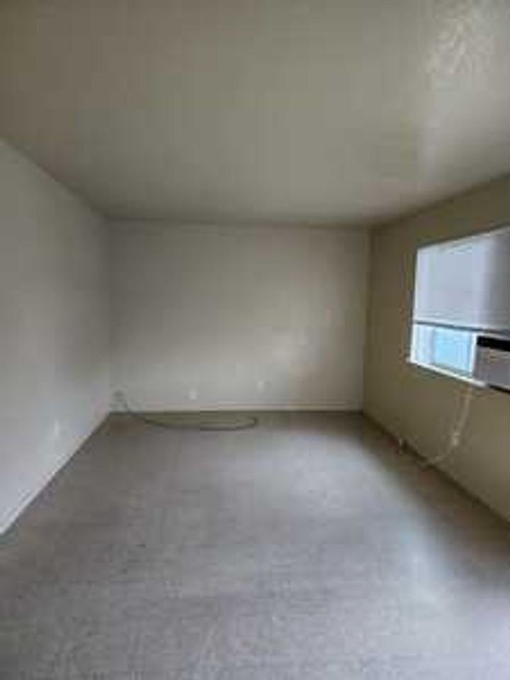 627 Leon Avenue - Photo 3 of 15