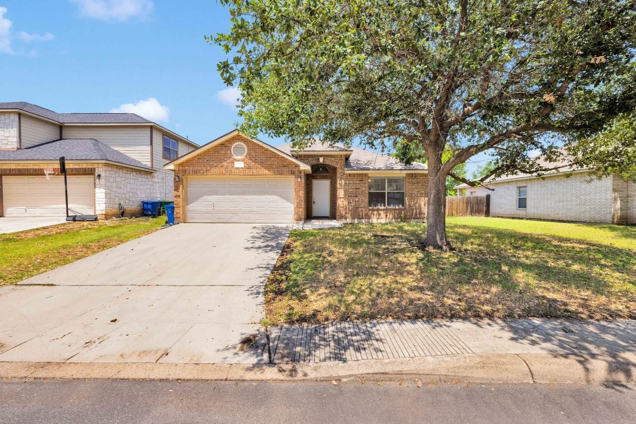 8255 Elm Glade - Photo 2 of 24