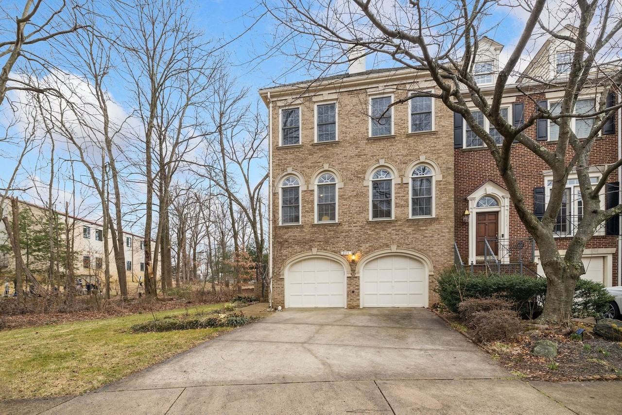 2171 Wolftrap Ct - Photo 3 of 32