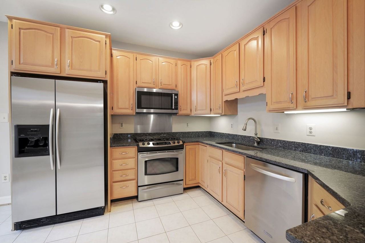 2171 Wolftrap Ct - Photo 5 of 32