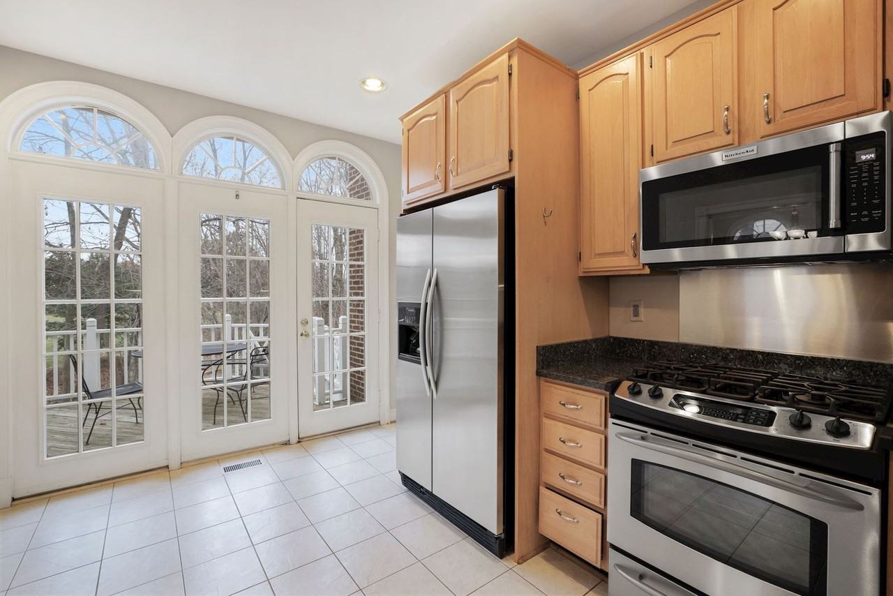 2171 Wolftrap Ct - Photo 6 of 32