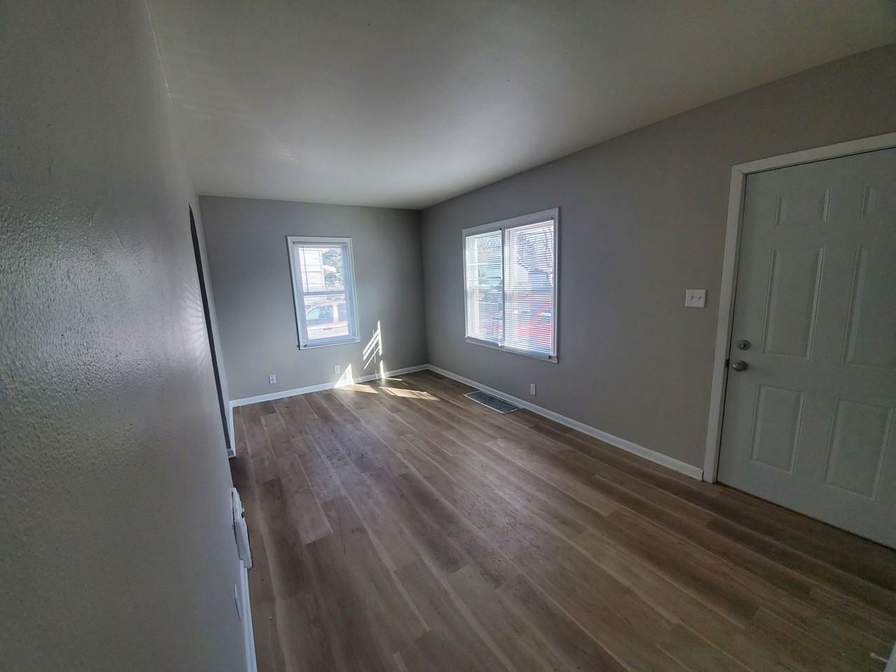 1404 E 25th St - Photo 2 of 13