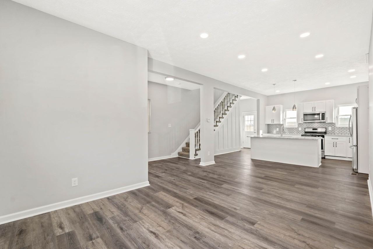 1237 Stranmore St - Photo 3 of 26