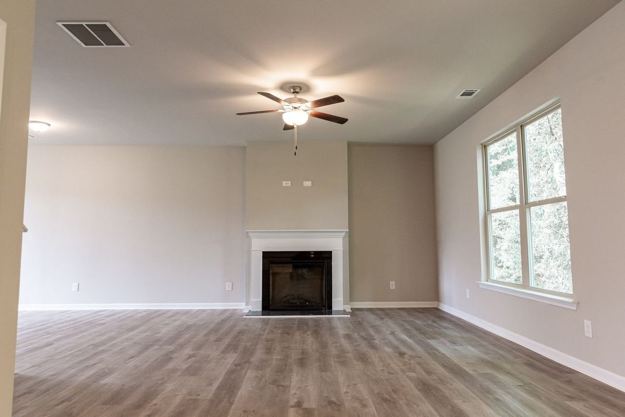129 Mcginnis Cir - Photo 2 of 12