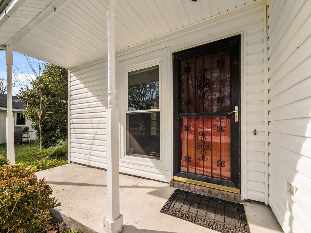 1003 Springdale Dr - Photo 2 of 17