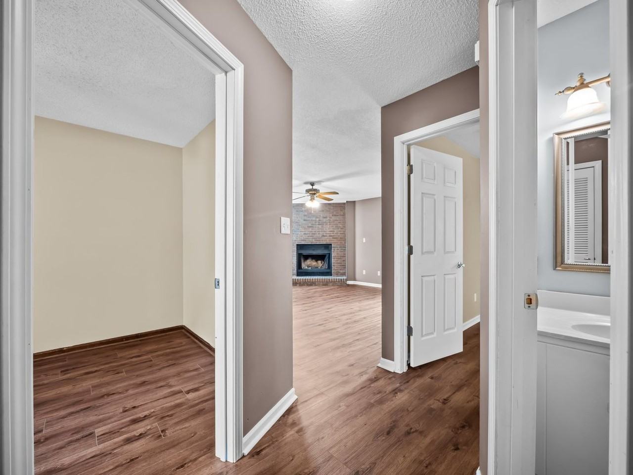1003 Springdale Dr - Photo 5 of 17