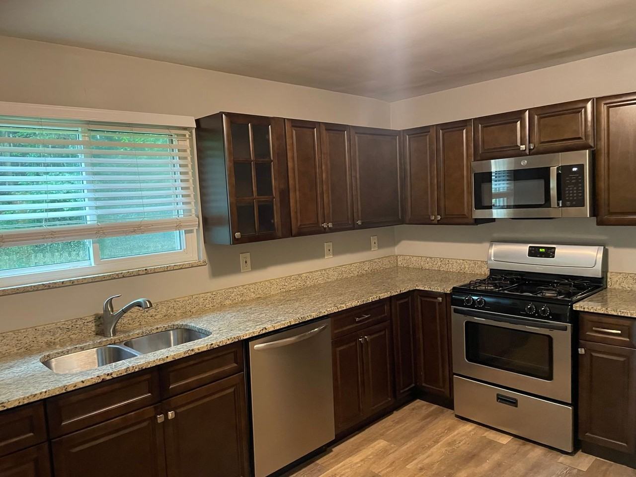 376 Spruce Run Rd - Photo 5 of 22
