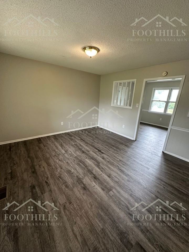 122 Smith Dr - Photo 3 of 19
