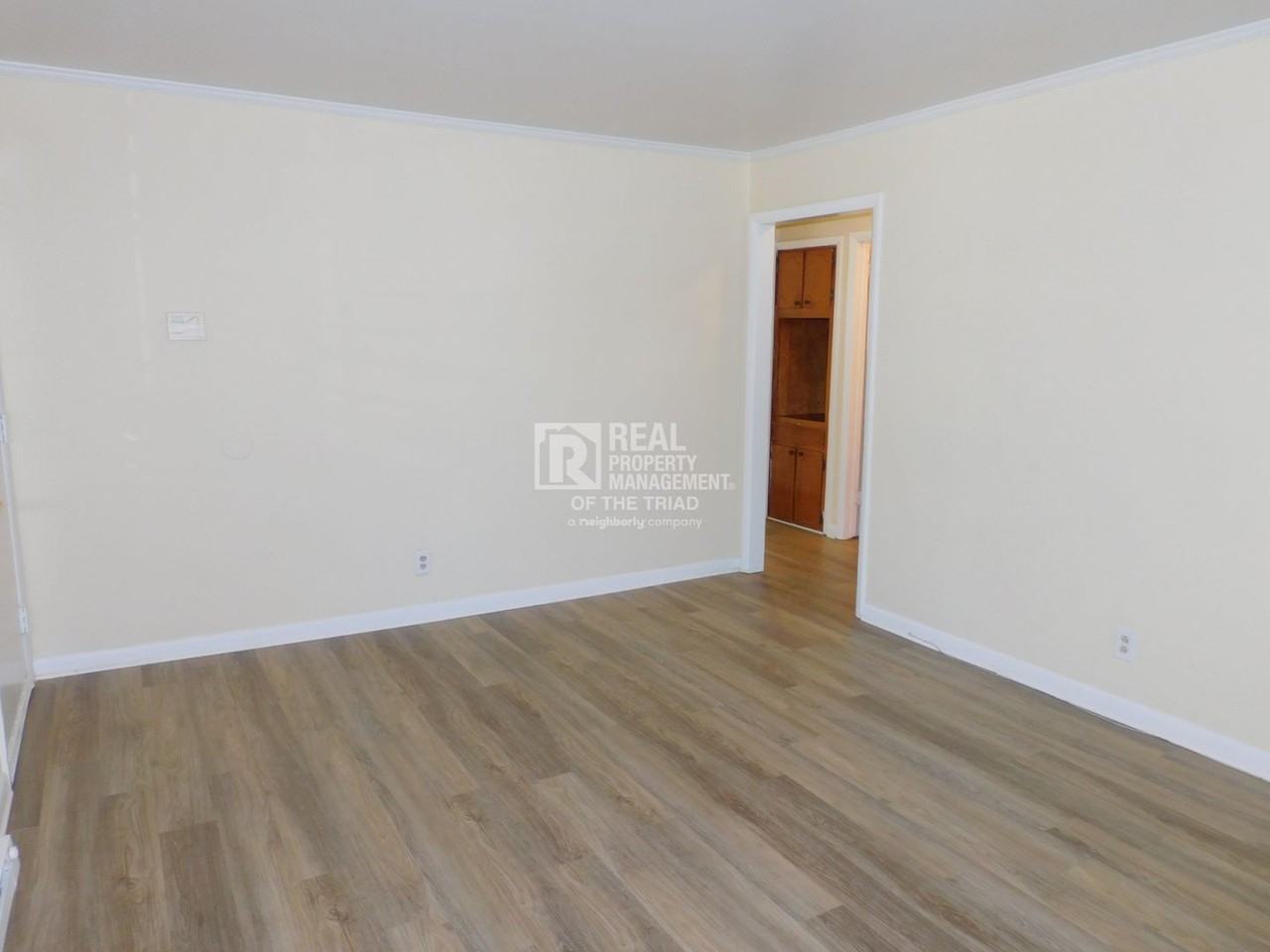 1305 Elmer St - Photo 3 of 15