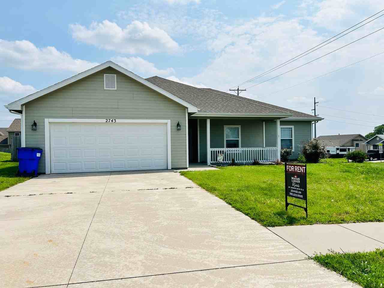 2743 Devin Dr - Photo 2 of 22
