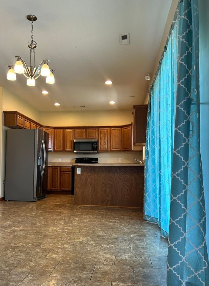 2743 Devin Dr - Photo 7 of 22
