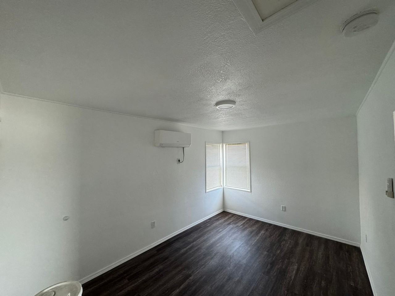 1105 W Alameda St - Photo 4 of 8