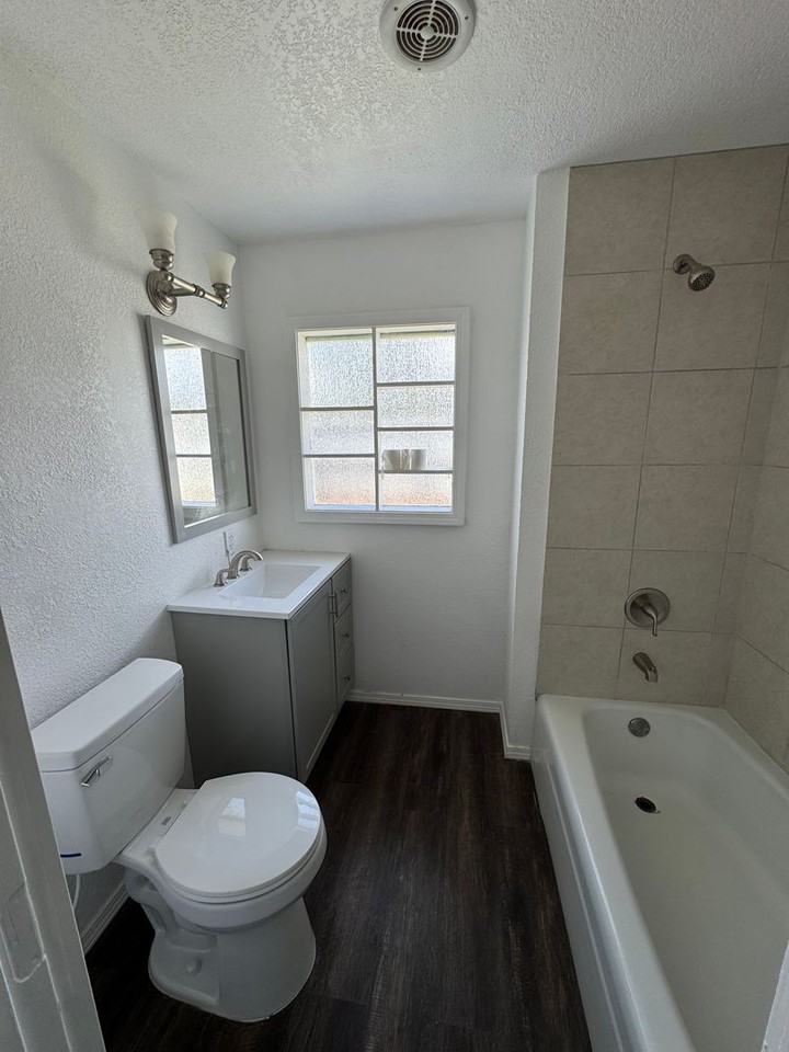 1105 W Alameda St - Photo 5 of 8
