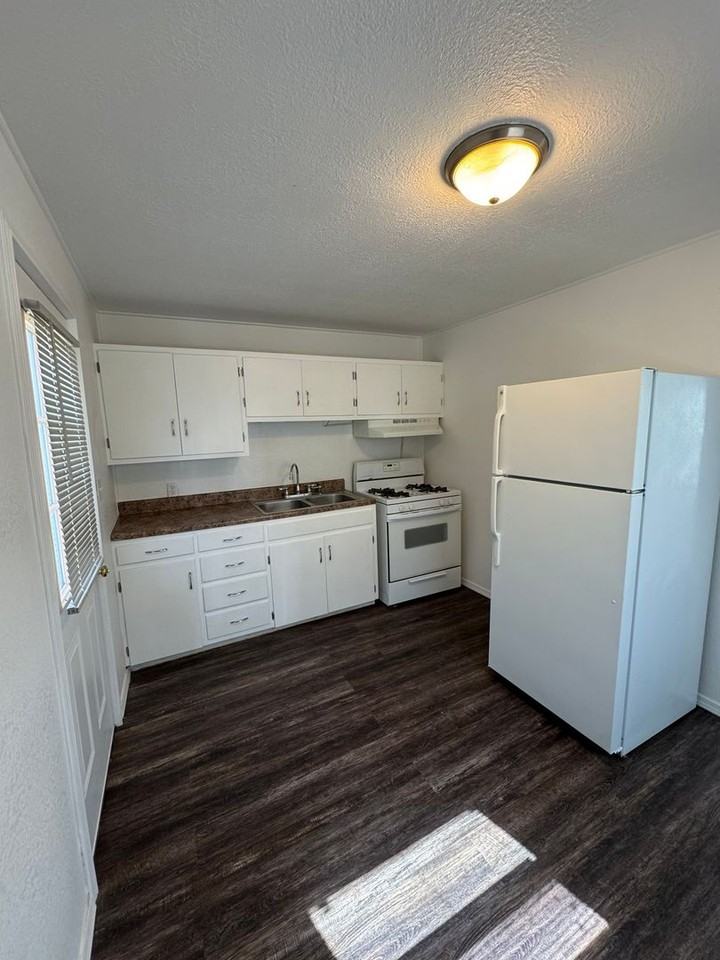 1105 W Alameda St - Photo 7 of 8
