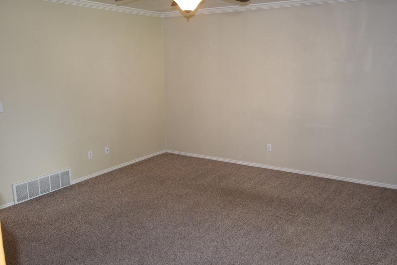 119 Penhurst Pl - Photo 2 of 46