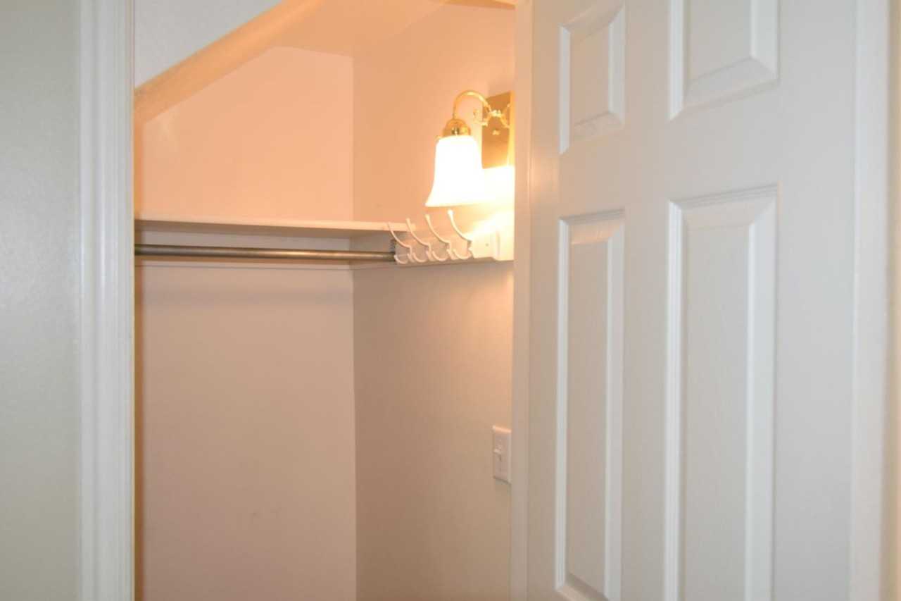 119 Penhurst Pl - Photo 5 of 46