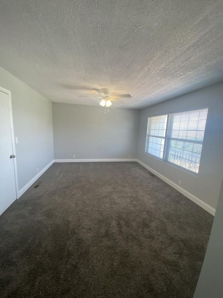 36 W 250 N - Photo 4 of 16