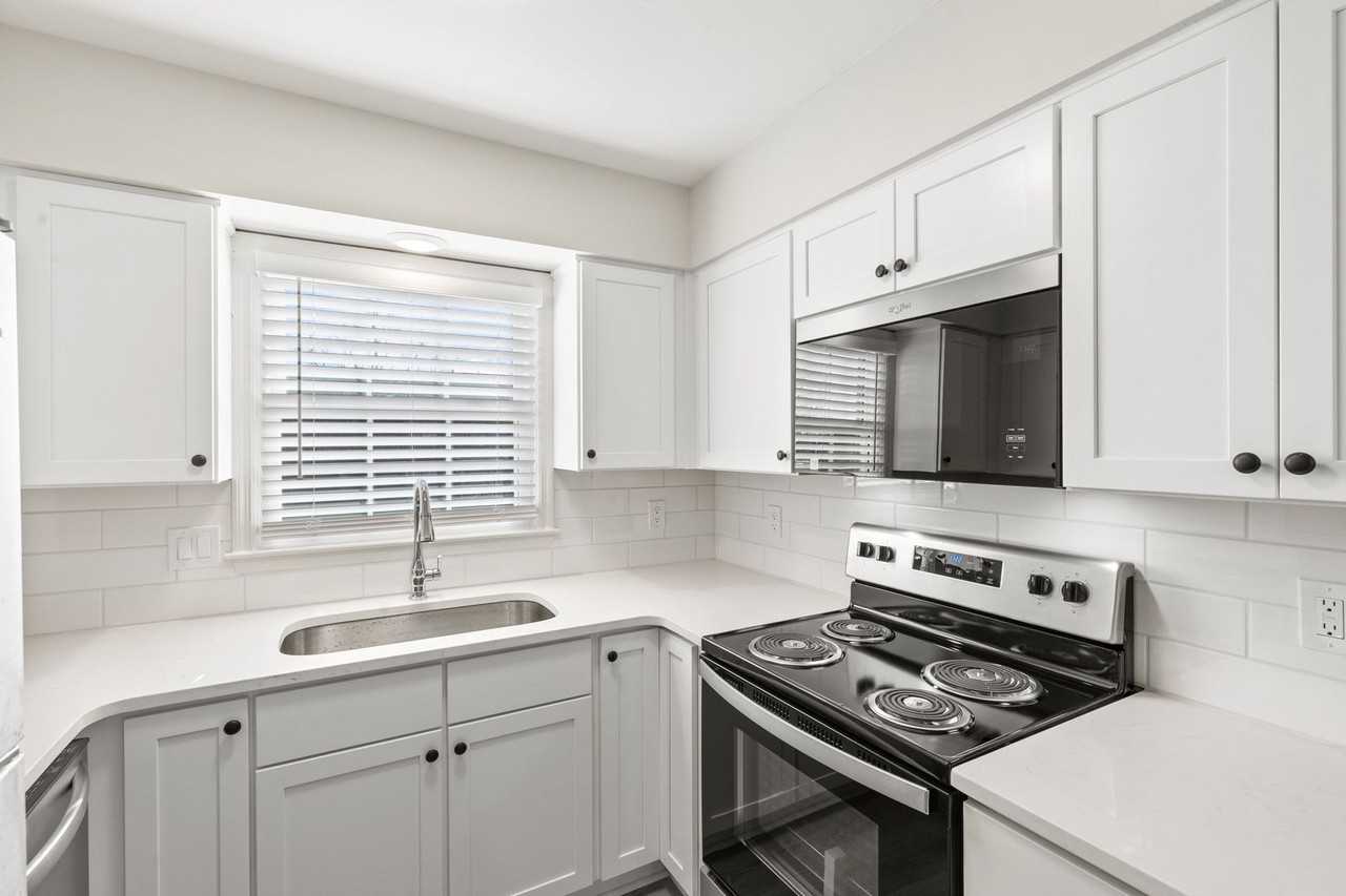 163 S Eagle Creek Dr - Photo 4 of 16