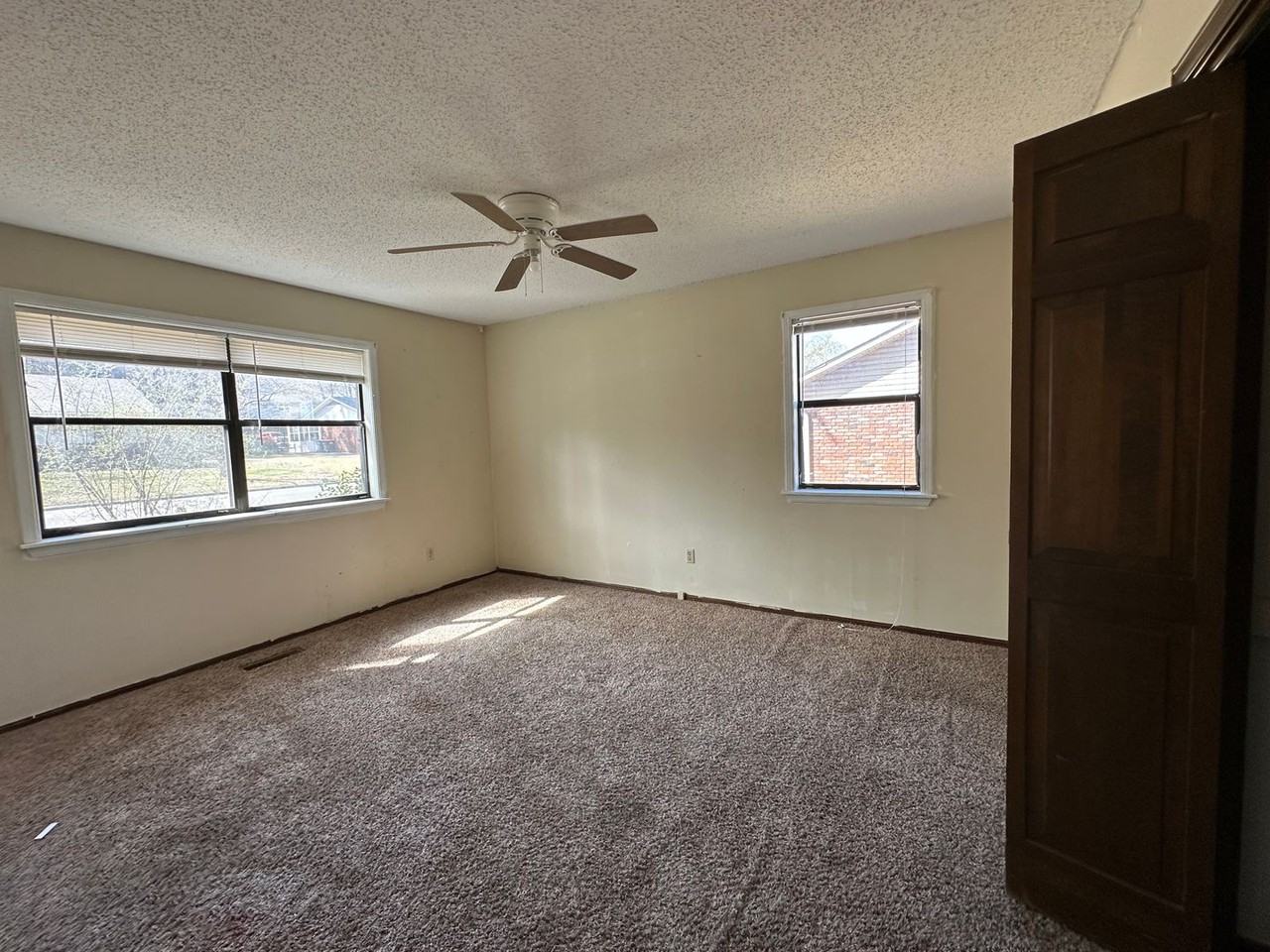 1102 Ridgewood Dr - Photo 3 of 14