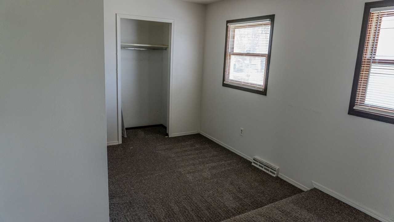 2133 Franklin Ave - Photo 2 of 23