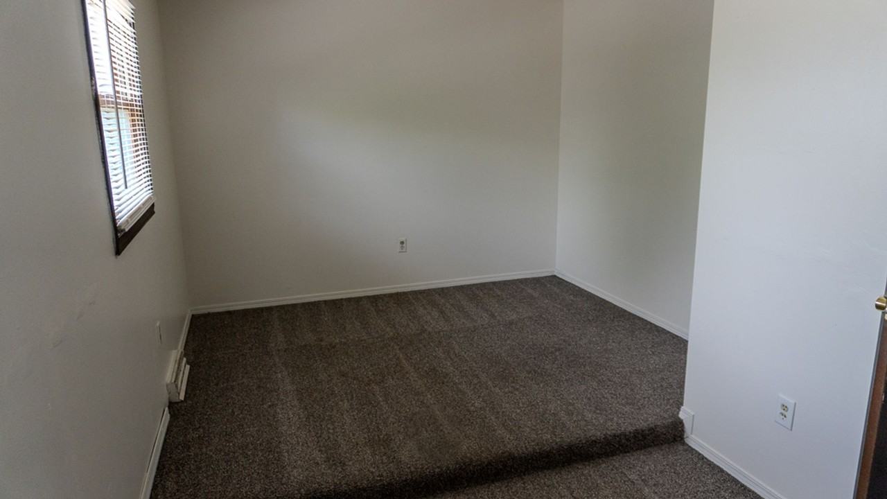 2133 Franklin Ave - Photo 3 of 23