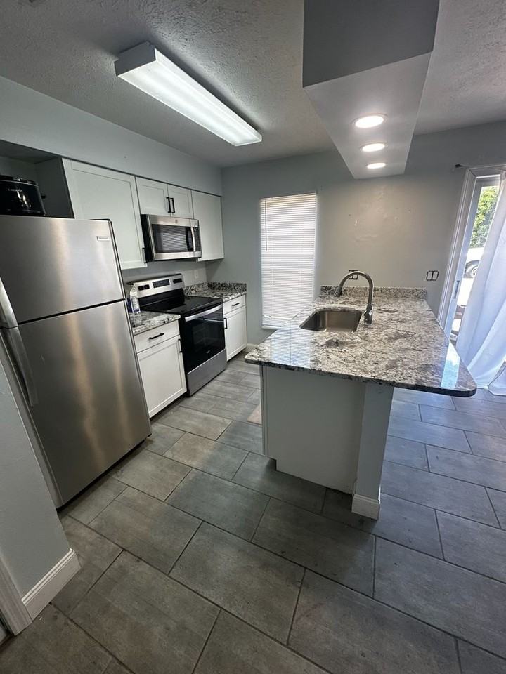 4151 Se 21st Ct - Photo 3 of 5