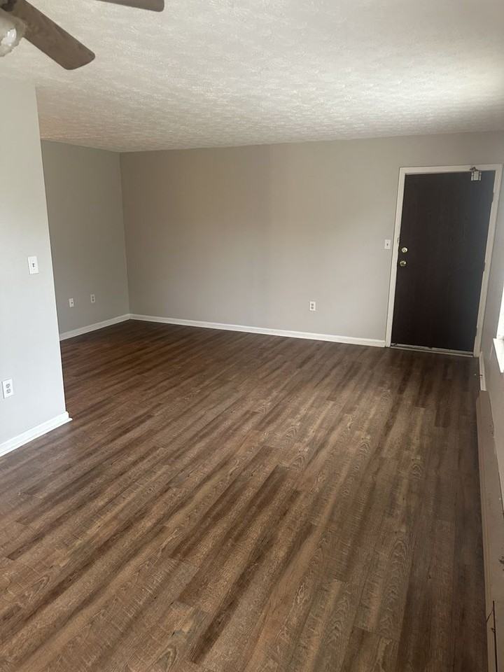 733 S Fort Thomas Ave - Photo 2 of 9