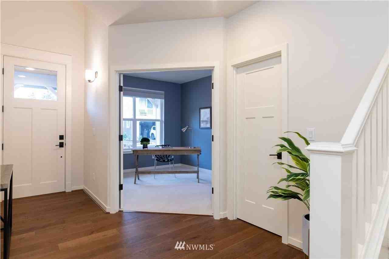 5608 218th Ct Sw - Photo 2 of 25