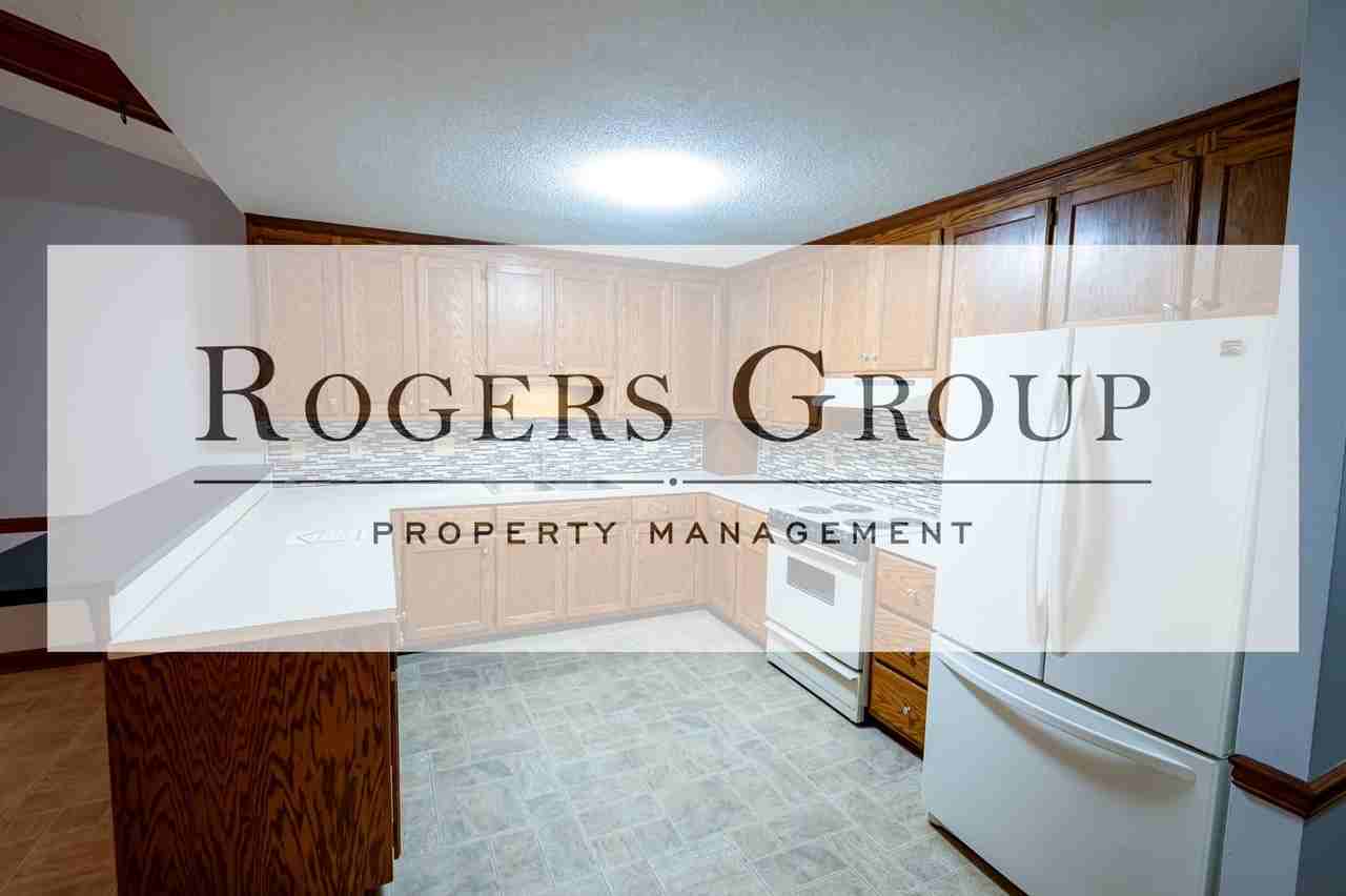 1581 Graham Ave - Photo 3 of 9