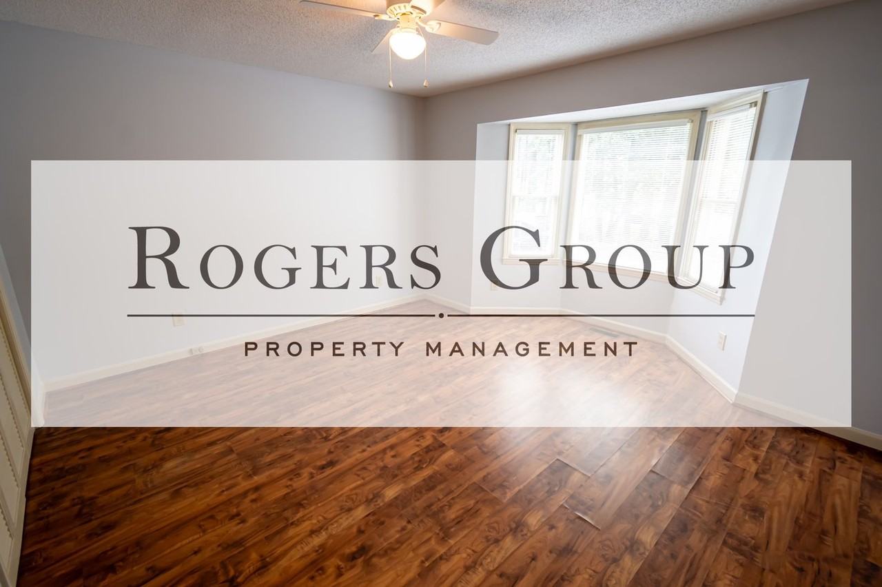 1581 Graham Ave - Photo 4 of 9